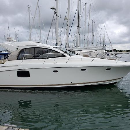 Hotel Zen Dog Luxury Motor Yacht Lymington Exterior foto