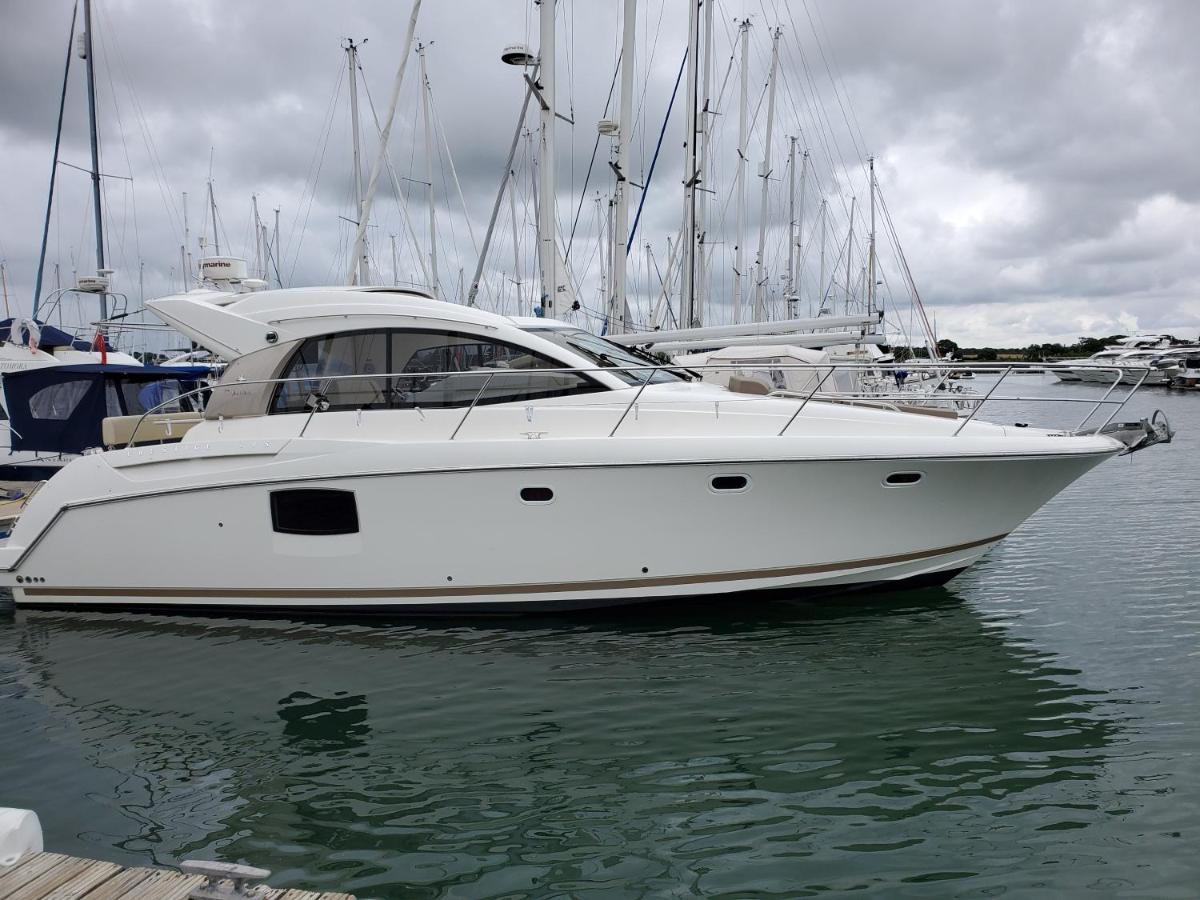 Hotel Zen Dog Luxury Motor Yacht Lymington Exterior foto