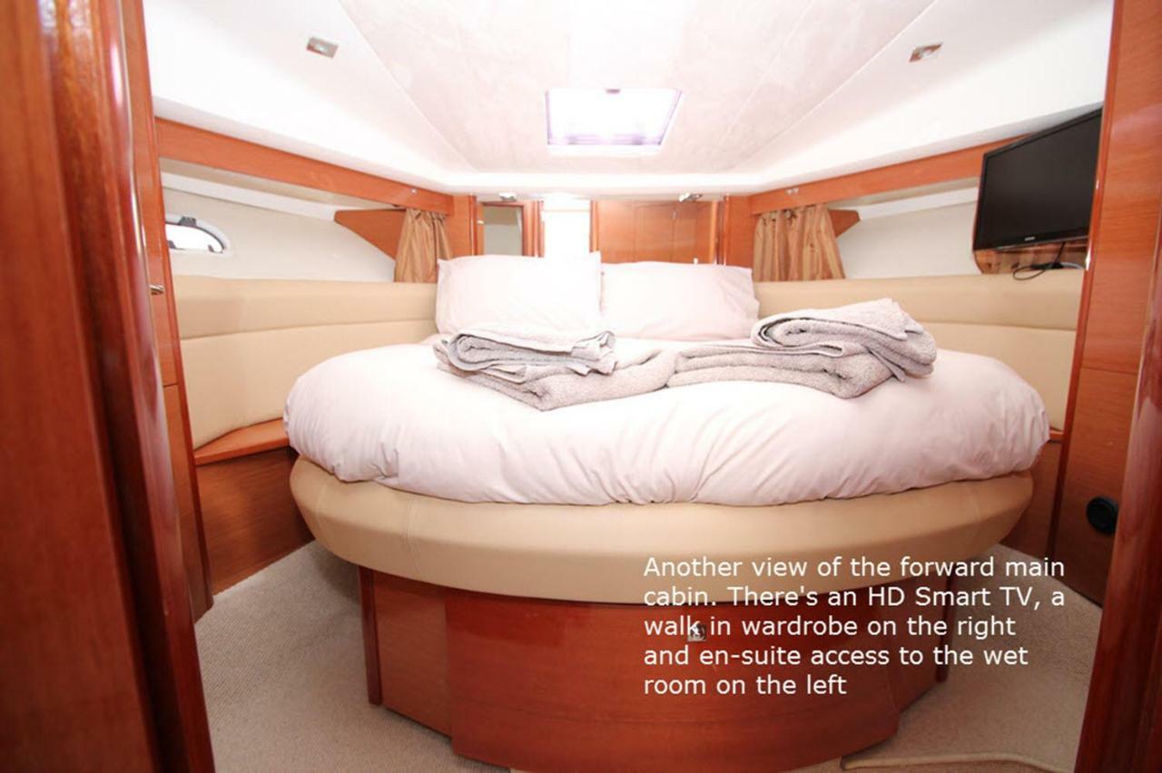 Hotel Zen Dog Luxury Motor Yacht Lymington Exterior foto